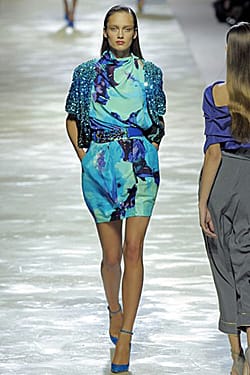 модата диктува синьо лято 