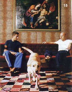 Долче (вдясно) и Габана отмарят в компанията на любимия им лабрадор Лола.