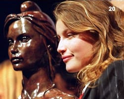 Летисия Каста с образа на Мариан