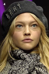 Барета на “Дона Каран” с инкрустирани кристали