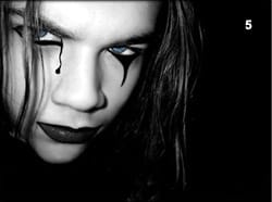 Дамски готик начин на гримиране