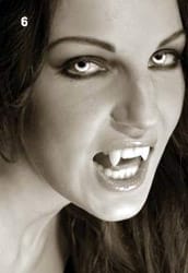 Представителка на готик вампирския стил