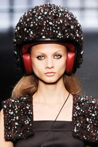 ШАПКАТА – ФУТУРИСТИЧНА ПРОВОКАЦИЯ ЗА НАЙ-СМЕЛИТЕ