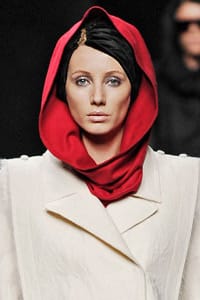 ШАПКАТА – ФУТУРИСТИЧНА ПРОВОКАЦИЯ ЗА НАЙ-СМЕЛИТЕ