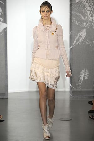 Деликатност в хипнотични цветове