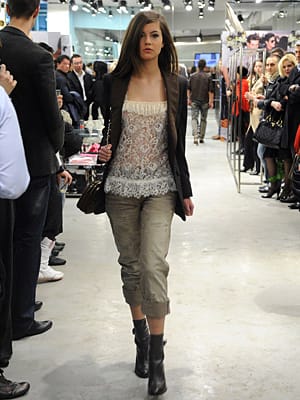 френска кокетност за закачливо излъчване