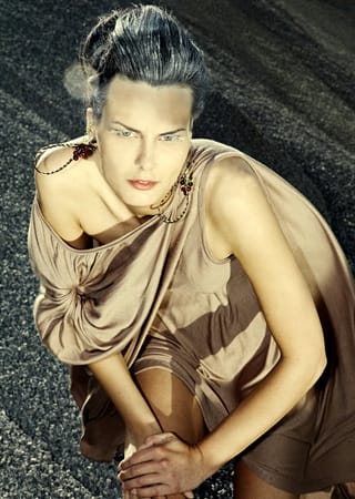 МЛАДИ ДИЗАЙНЕРИ СЪЗДАВАТ СЛЪНЧЕВА КОЛЕКЦИЯ