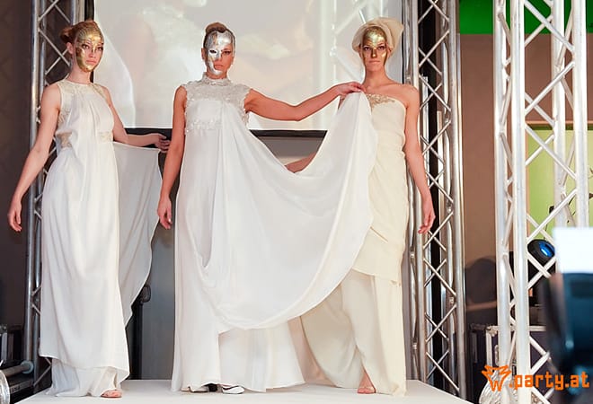 БИПОНЕ ПОКОРИХА АВСТРИЙСКАТА МОДНА СЦЕНА