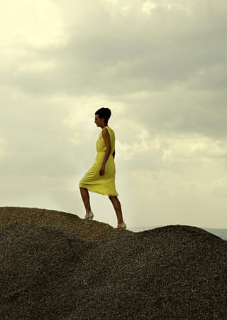 МЛАДИ ДИЗАЙНЕРИ СЪЗДАВАТ СЛЪНЧЕВА КОЛЕКЦИЯ