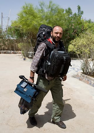 ФОТОИЗЛОЖБА НИ ПРЕНАСЯ В СВЕТА НА ПИРАТИТЕ