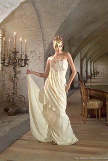 БИПОНЕ ПОКОРИХА АВСТРИЙСКАТА МОДНА СЦЕНА