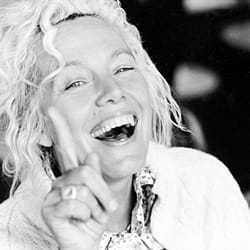 МОДНАТА ФОТОГРАФИЯ НА ЕЛЕН ФОН УНВЕРТ – ЕСТЕТИЧЕСКА И ДРЪЗКА