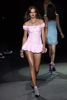 БЕТСИ ДЖОНСЪН: „МОДАТА ЗА МЕН Е НАЧИН ДА ОТСТОЯВАМ ИДЕИТЕ СИ”