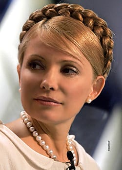 ВЛАСТТА СЕ НУЖДАЕ ОТ ЖЕНСКА РЪКА