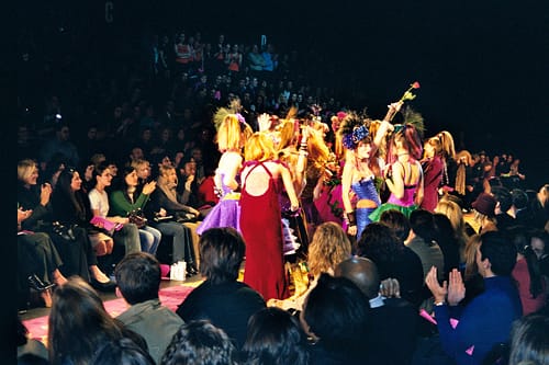 БЕТСИ ДЖОНСЪН: „МОДАТА ЗА МЕН Е НАЧИН ДА ОТСТОЯВАМ ИДЕИТЕ СИ”