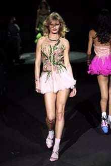 БЕТСИ ДЖОНСЪН: „МОДАТА ЗА МЕН Е НАЧИН ДА ОТСТОЯВАМ ИДЕИТЕ СИ”