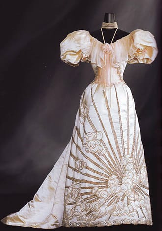 ЧАРЛЗ ФРЕДЕРИК УЪРТ: ПЪРВИЯТ ИМИДЖМЕЙКЪР В ИМПЕРИЯТА НА СТИЛА