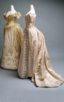 ЧАРЛЗ ФРЕДЕРИК УЪРТ: ПЪРВИЯТ ИМИДЖМЕЙКЪР В ИМПЕРИЯТА НА СТИЛА