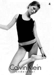 Топмоделът в реклама на “Келвин Клайн”