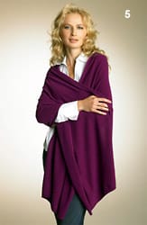 Кашмиреният шал е мултифункционален – може да се комбинира както с дънки, така и с малка черна рокля