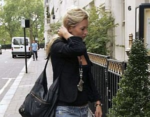 Кейт предпочита чантите на “Баленсиага”