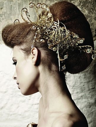 БЪДЕТЕ СИГУРНИ В БАЛНАТА СИ ПРИЧЕСКА