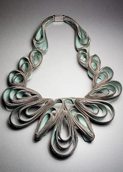 Бижута от ципове