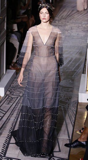 ЦАРСТВЕНА ЕЛЕГАНТНОСТ И ПРИКАЗНИ ЦВЕТОВЕ 