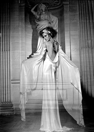 СЮЖЕТНИ ЛИНИИ, ПРИКАЗКИ И СВЕТЛИНА ВЪВ ФОТОГРАФИЯТА НА МЕЧТАТЕЛКАТА УИДЖИТА РАЯ МУЛИАДИ