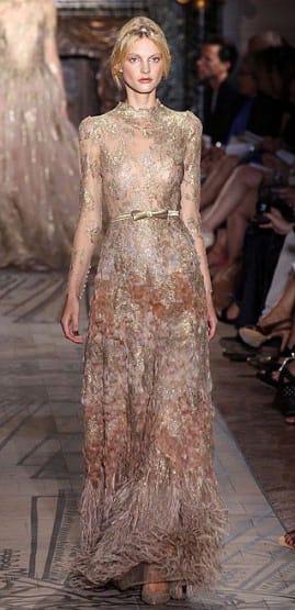 ЦАРСТВЕНА ЕЛЕГАНТНОСТ И ПРИКАЗНИ ЦВЕТОВЕ 