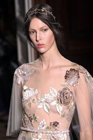 ЦАРСТВЕНА ЕЛЕГАНТНОСТ И ПРИКАЗНИ ЦВЕТОВЕ 