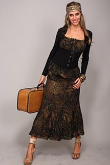 Коралия – ефектно облекло за деловата бизнес дама