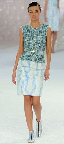 В ПЛЕН НА ЖЕНСТВЕНОСТТА С КОЛЕКЦИИТЕ НА БЛУМАРИН И ШАНЕЛ 