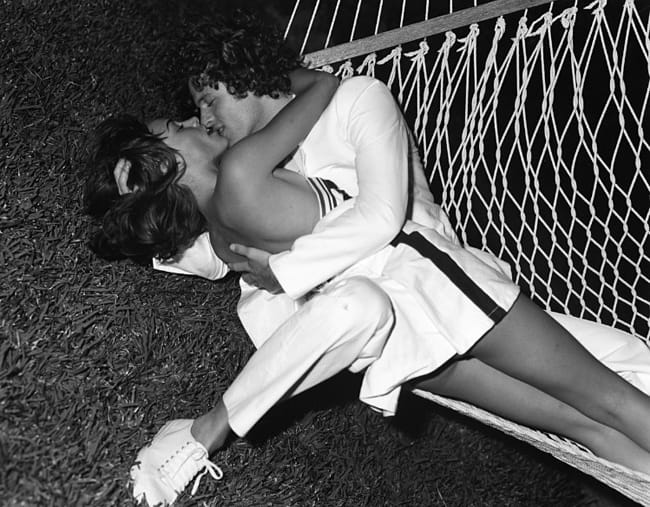 ЧЕРНО-БЕЛИЯТ СВЯТ НА БРУС УЕБЪР