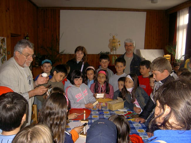 вековната восъчна техника за изписване навеликденски яйца