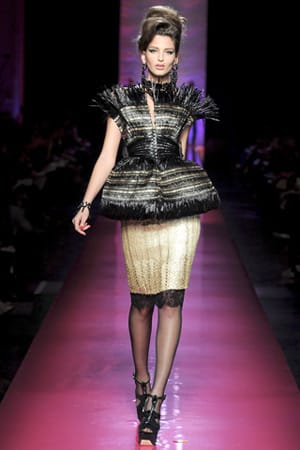 Доза екстравагантност от големите имена във висшата мода – Джорджо Армани, „Диор” и Жан Пол Готие