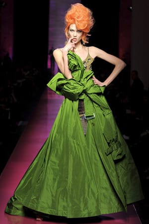 Доза екстравагантност от големите имена във висшата мода – Джорджо Армани, „Диор” и Жан Пол Готие