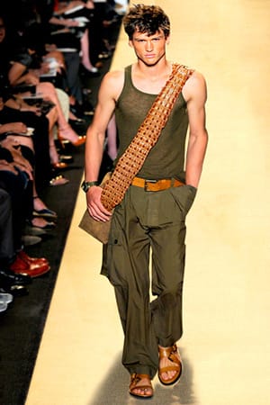 МАЙКЪЛ КОРС ИЛИ ЛИЦЕТО НА АМЕРИКАНСКИЯ МИНИМАЛИЗЪМ