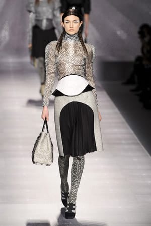 Модели от колекция есен/зима 2012-2013 г. на модната марка „Фенди”