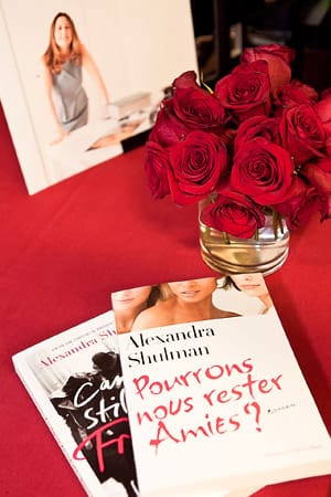 Александра Шулман представя дебютната си книга и дава автограф на дизайнерката Натали Рикел