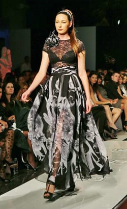 ЛУКС И СЪБЛАЗЪН В КОЛЕКЦИЯ THE FLOWERS 2013 