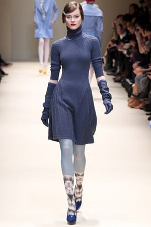 НЕСТАНДАРТНИ КРОЙКИ, ПУХ И ЛЪСКАВИ МАТЕРИИ ЗА ЗИМАТА