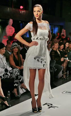 ЛУКС И СЪБЛАЗЪН В КОЛЕКЦИЯ THE FLOWERS 2013 