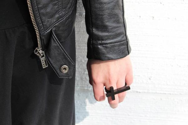 ГЛЕМ-ГОТ – БЪДИ МОДНА ИКОНА, НО ОСТАНИ ОТ ТЪМНАТА СТРАНА