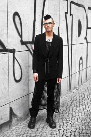 ГЛЕМ-ГОТ – БЪДИ МОДНА ИКОНА, НО ОСТАНИ ОТ ТЪМНАТА СТРАНА