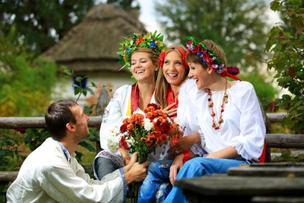 „МАРШЪТ НА ПРАЗНИТЕ ТЕНДЖЕРИ” ИЛИ ДЕНЯТ НА ЖЕНАТА