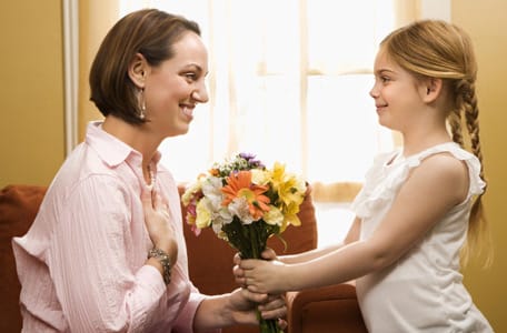 „МАРШЪТ НА ПРАЗНИТЕ ТЕНДЖЕРИ” ИЛИ ДЕНЯТ НА ЖЕНАТА