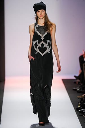 Модел на Макс Азрия