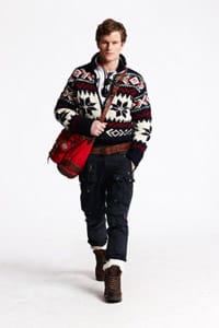 Мъжете през зимата в пънк стил и геометрични форми