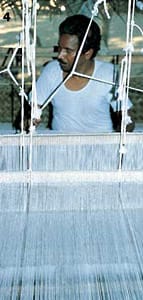 производството отнема много часове ръчен труд